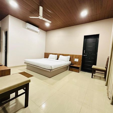 Hotel Grand Indu, 3 Star Колхапур Экстерьер фото