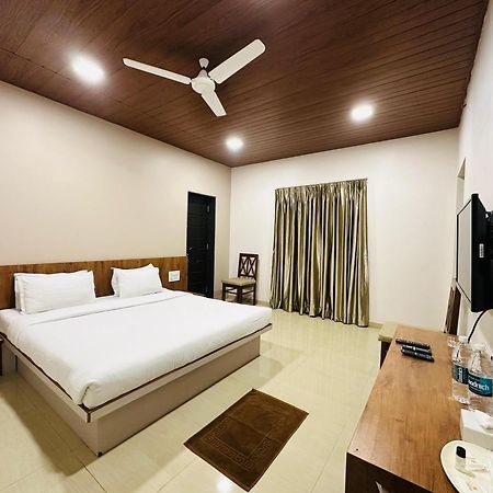 Hotel Grand Indu, 3 Star Колхапур Экстерьер фото
