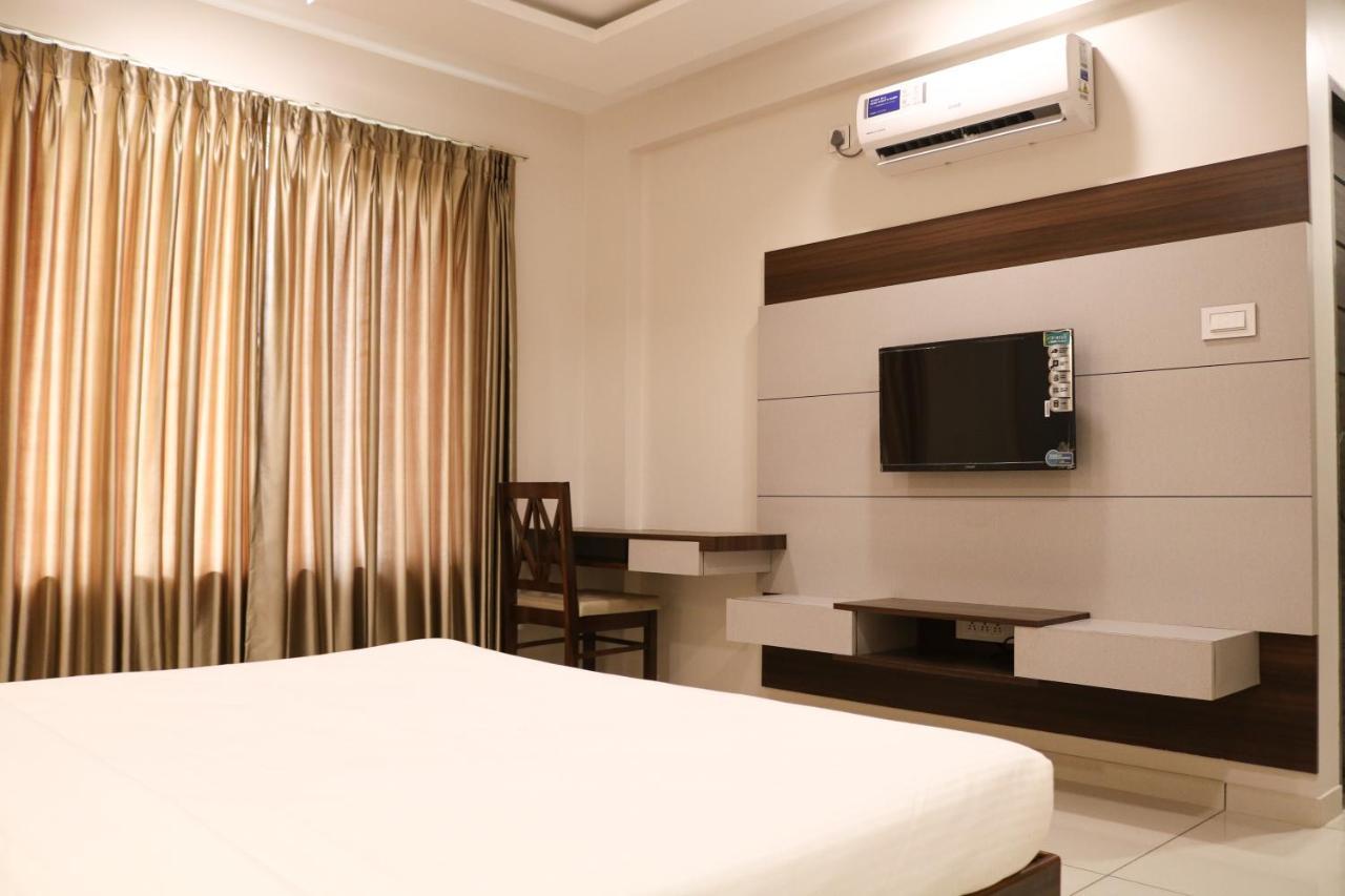 Hotel Grand Indu, 3 Star Колхапур Экстерьер фото