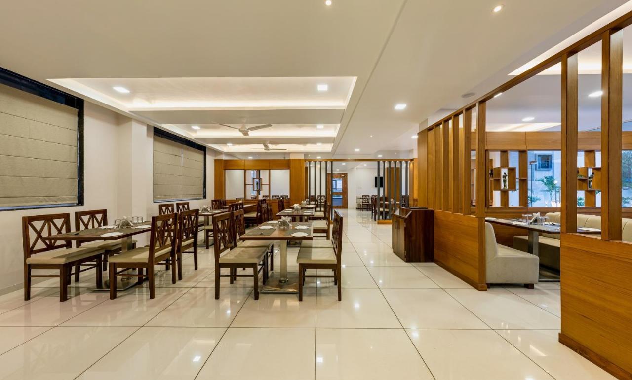 Hotel Grand Indu, 3 Star Колхапур Экстерьер фото