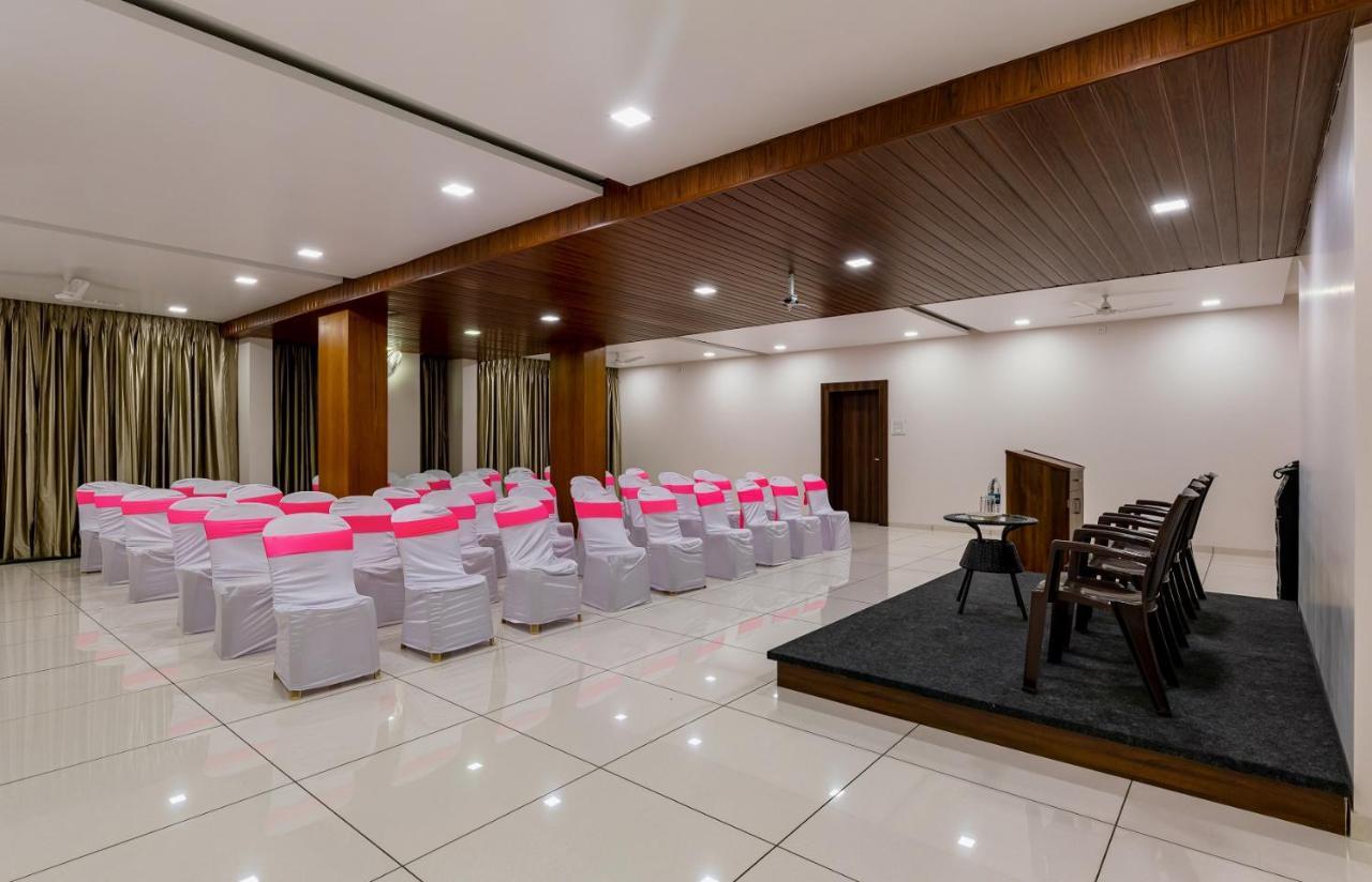 Hotel Grand Indu, 3 Star Колхапур Экстерьер фото