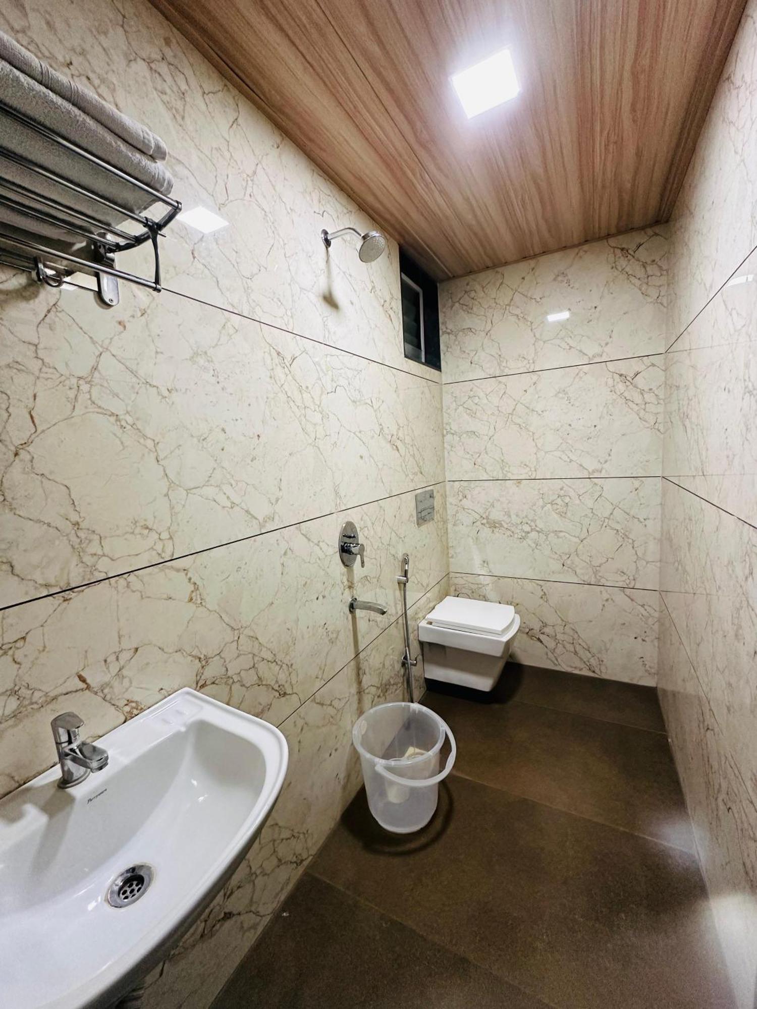 Hotel Grand Indu, 3 Star Колхапур Экстерьер фото